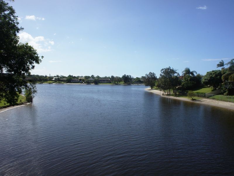 1/1 Barbet Place, Burleigh Waters QLD 4220