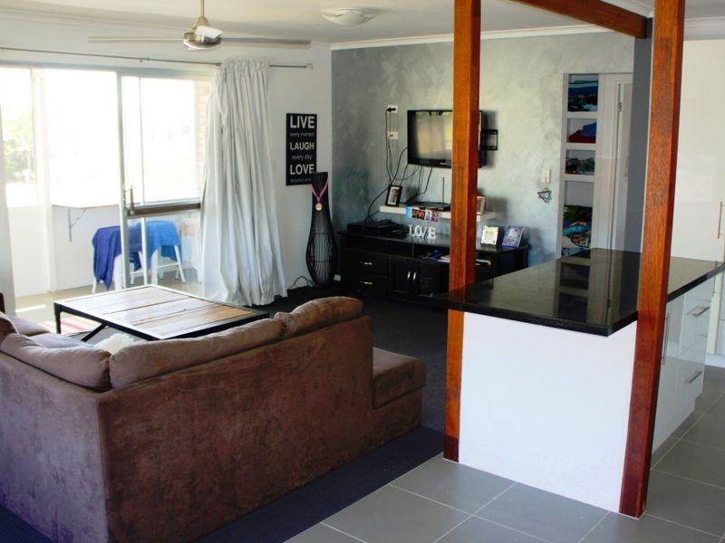 4/2 Twenty Sixth Avenue, Palm Beach QLD 4221
