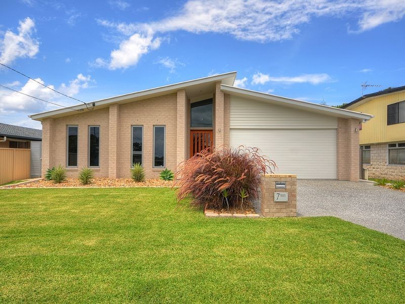 17 Mokera Avenue, Palm Beach QLD 4221