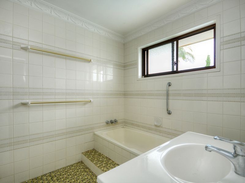 38 Sandpiper Drive, Burleigh Heads QLD 4220