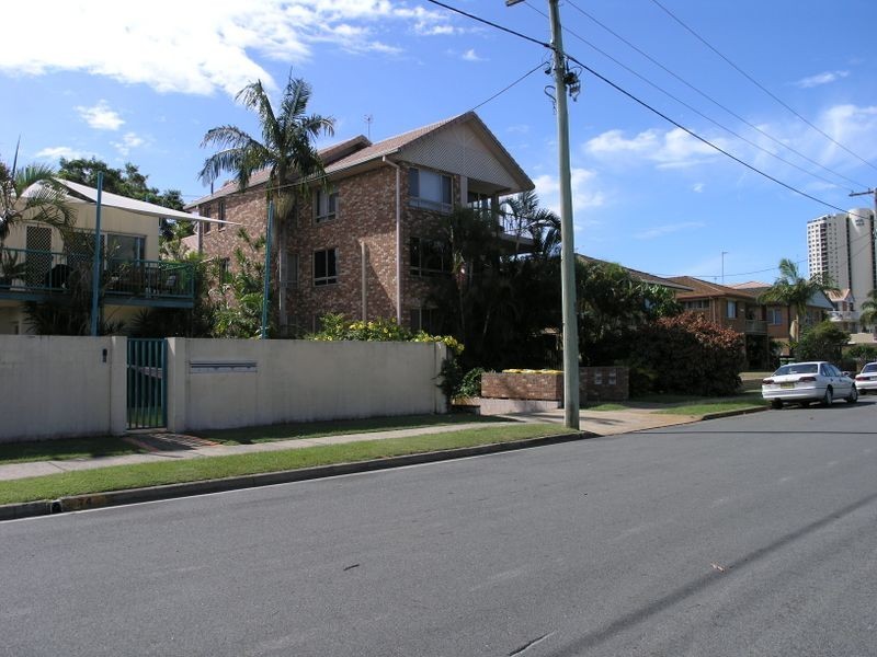 2/76 Sarawak Avenue, Palm Beach QLD 4221