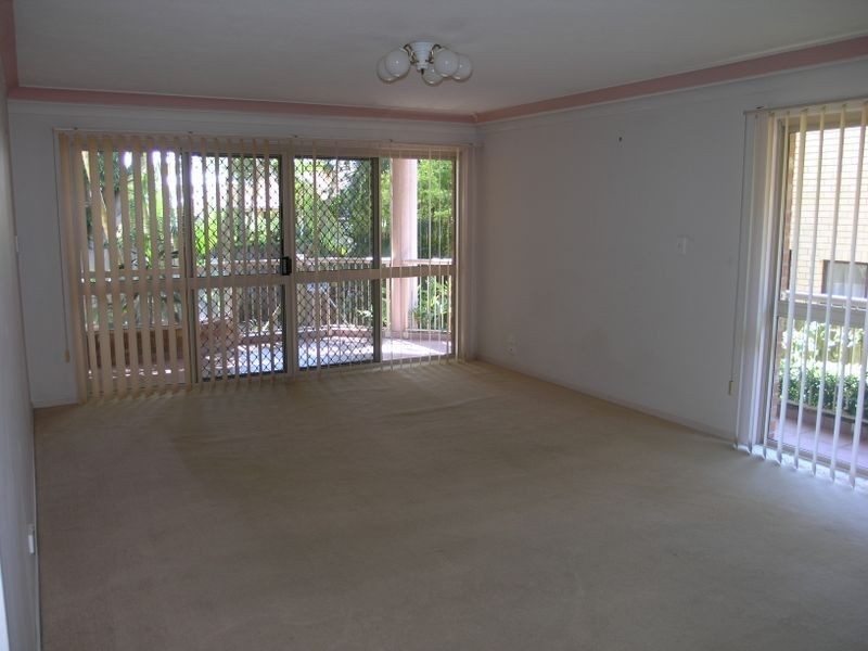 2/76 Sarawak Avenue, Palm Beach QLD 4221