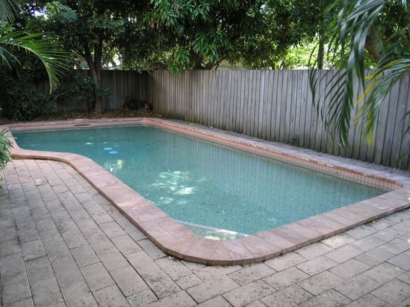 2/76 Sarawak Avenue, Palm Beach QLD 4221