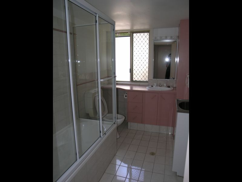 2/76 Sarawak Avenue, Palm Beach QLD 4221