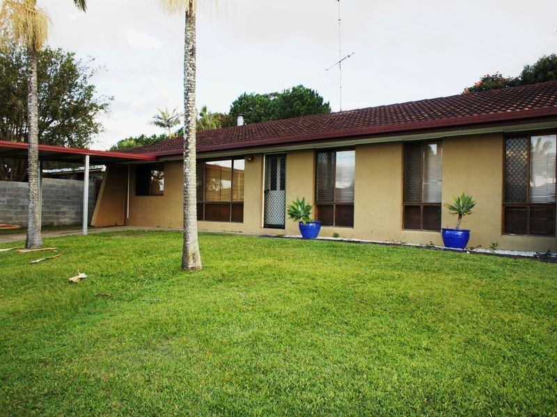 32 Japonica Dr, Palm Beach QLD 4221