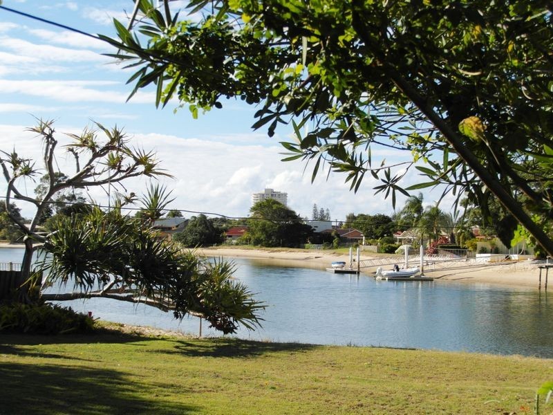 186 Mallawa Drive, Palm Beach QLD 4221