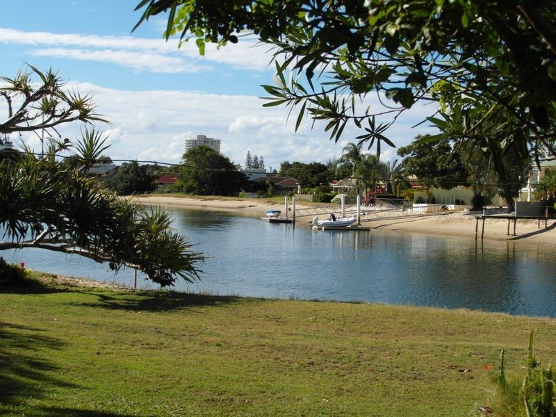 186 Mallawa Drive, Palm Beach QLD 4221