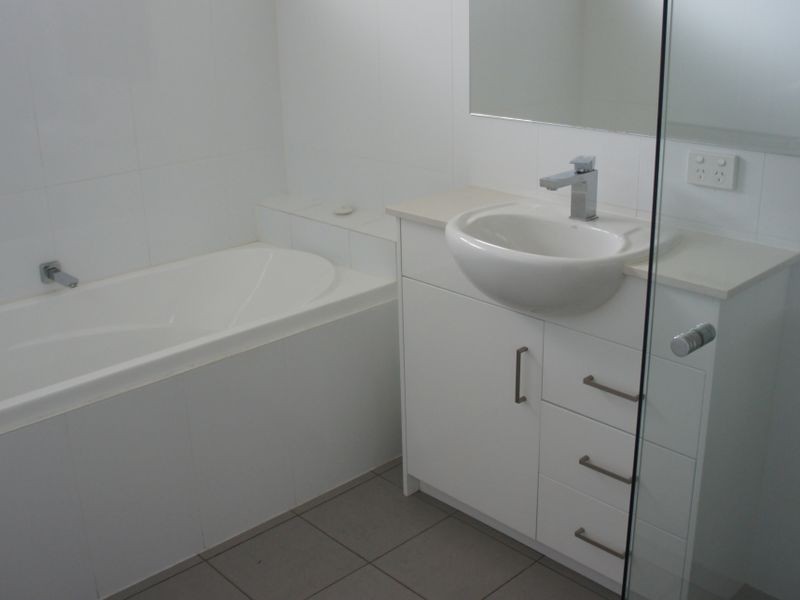 2/448 Cypress Terrace North, Palm Beach QLD 4221
