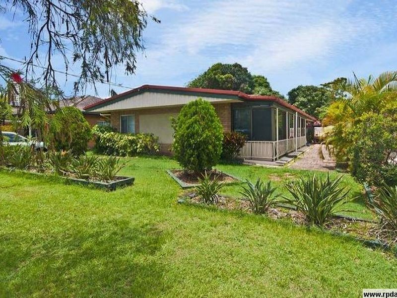 52 Second Av, Palm Beach QLD 4221