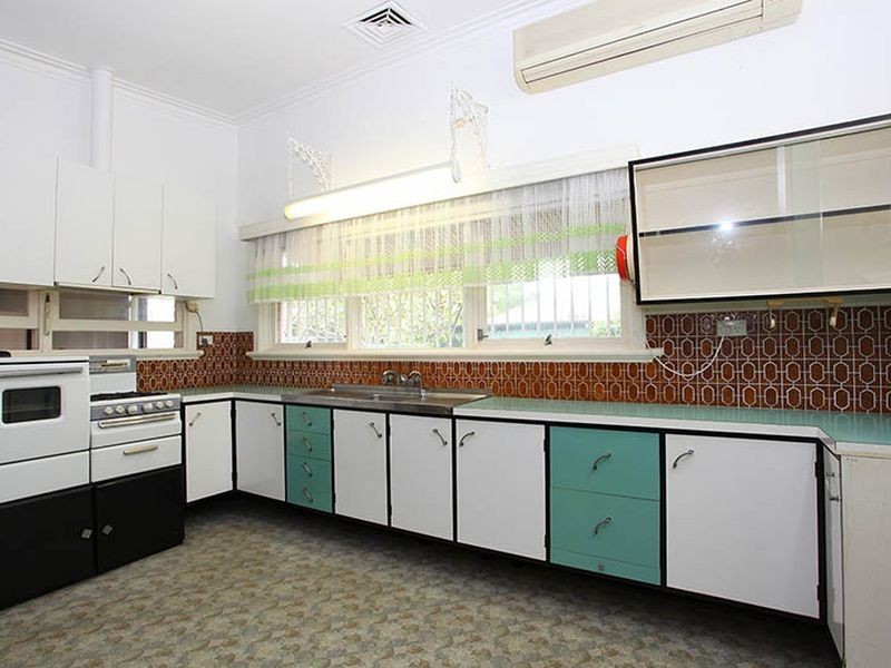 2 Leyte Avenue, Palm Beach QLD 4221