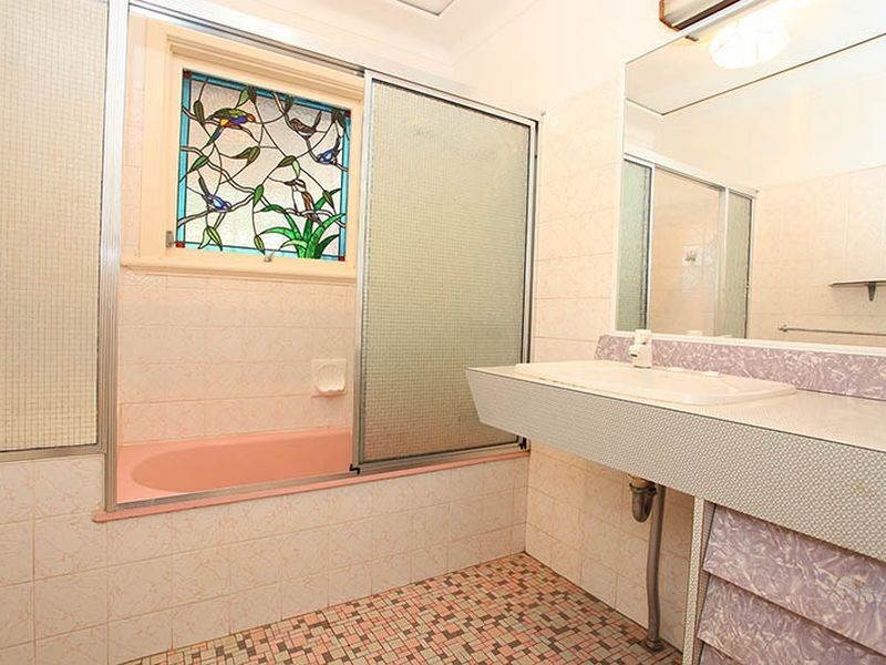 2 Leyte Avenue, Palm Beach QLD 4221