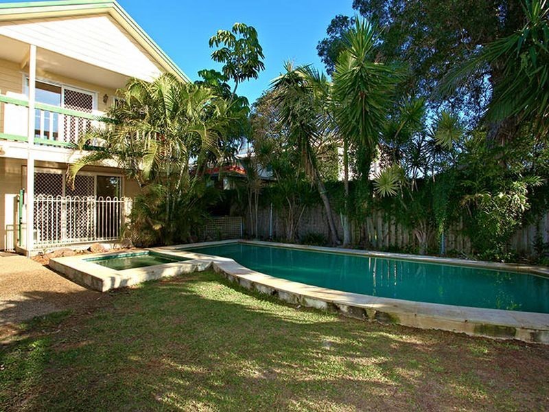 27 Fourteenth Avenue, Palm Beach QLD 4221