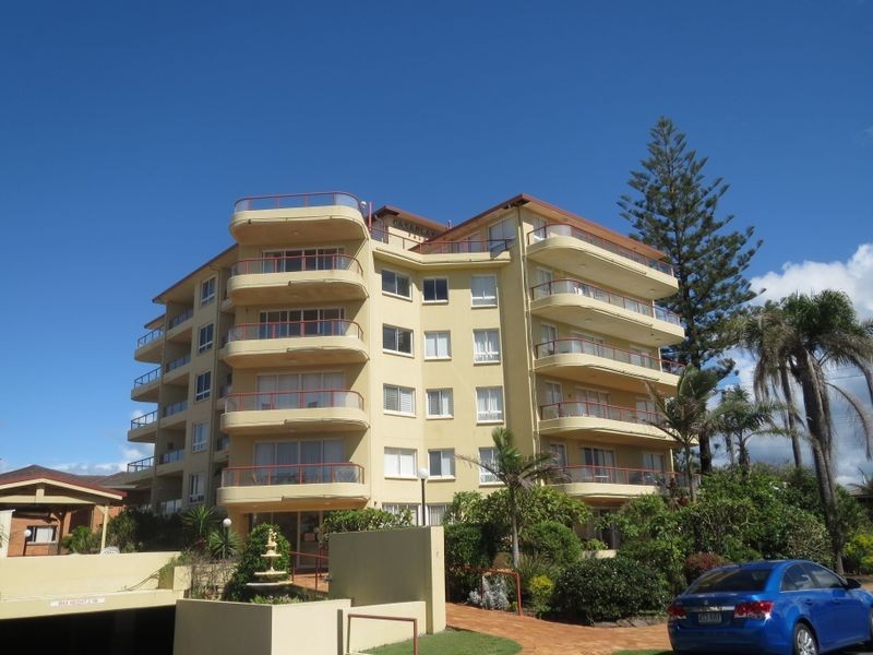 13/4 Twenty Fifth Avenue, Palm Beach QLD 4221