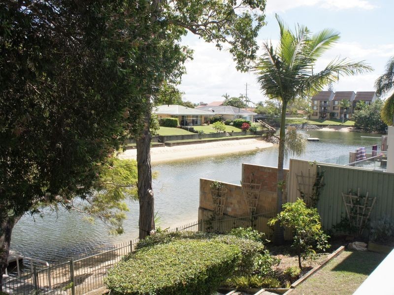 7 Lotus Key, Broadbeach Waters QLD 4218