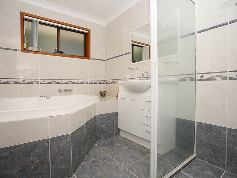 11 Dianella Court, Elanora QLD 4221