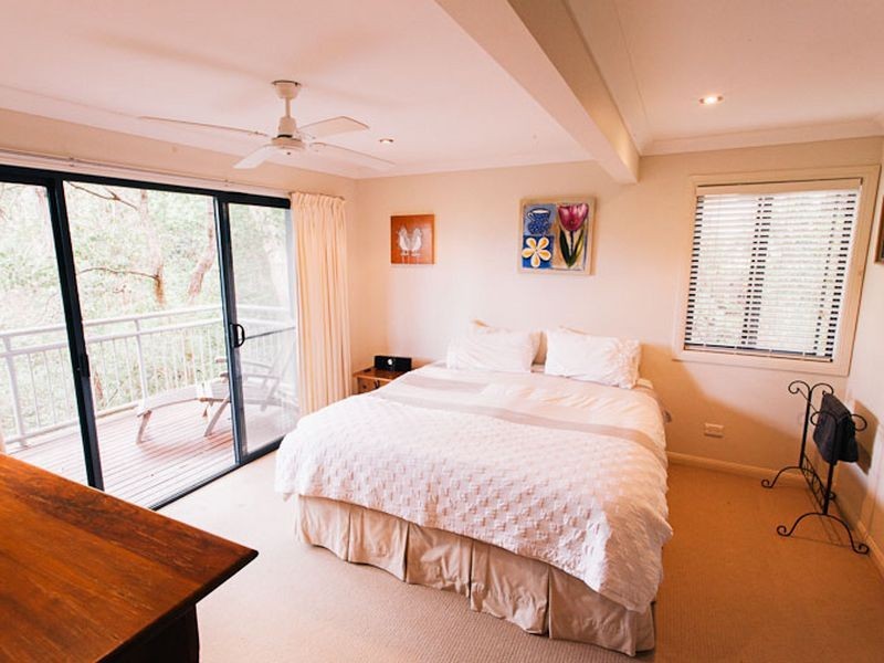 4 Sanctuary Crest, Currumbin QLD 4223