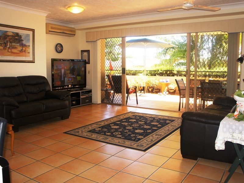 2/1040 Gold Coast Highway, Palm Beach QLD 4221