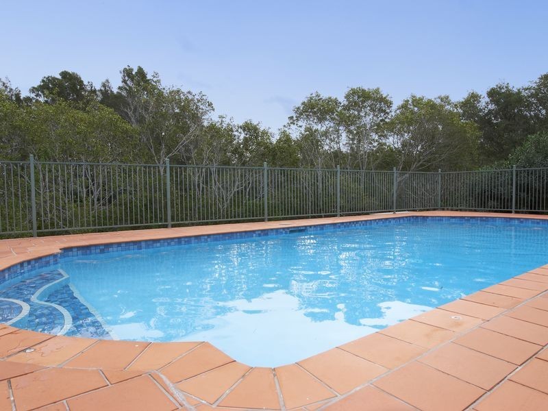 27 Kentia Court, Elanora QLD 4221