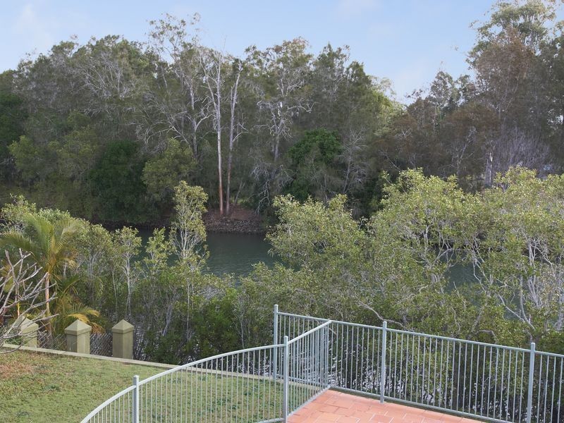 27 Kentia Court, Elanora QLD 4221
