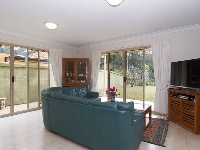 27 Kentia Court, Elanora QLD 4221