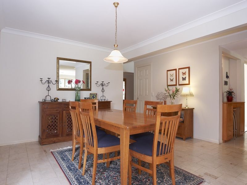 27 Kentia Court, Elanora QLD 4221