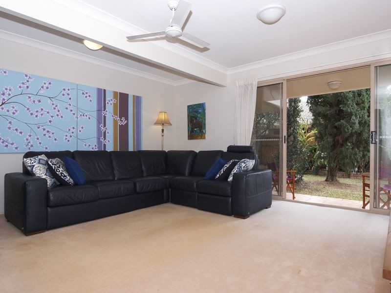 27 Kentia Court, Elanora QLD 4221