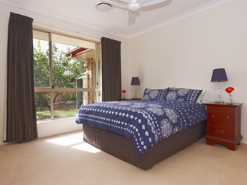 27 Kentia Court, Elanora QLD 4221