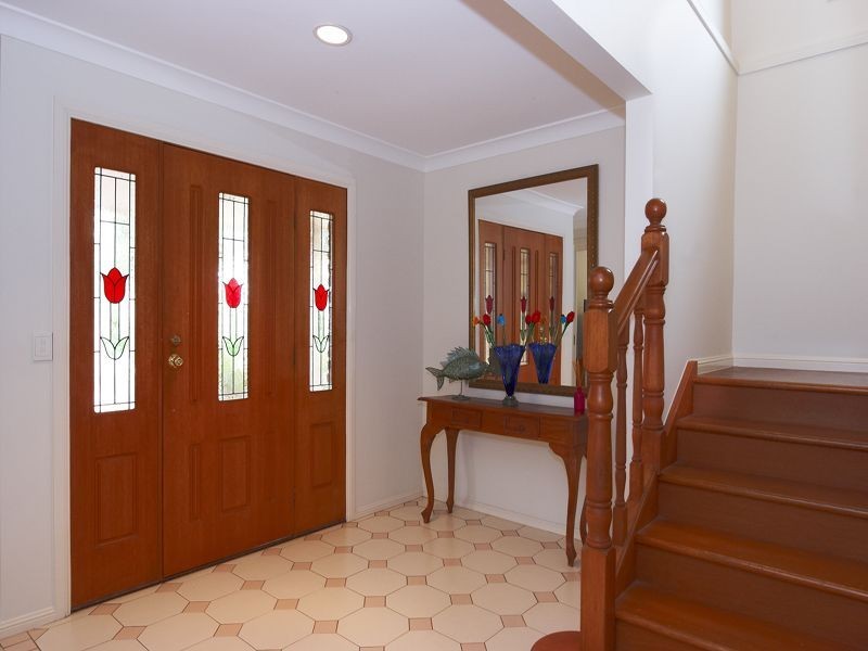 27 Kentia Court, Elanora QLD 4221