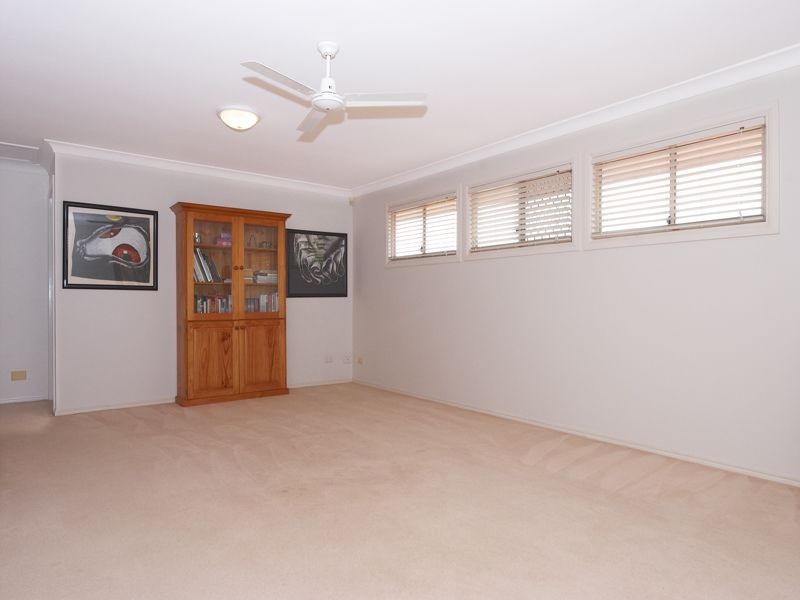 27 Kentia Court, Elanora QLD 4221