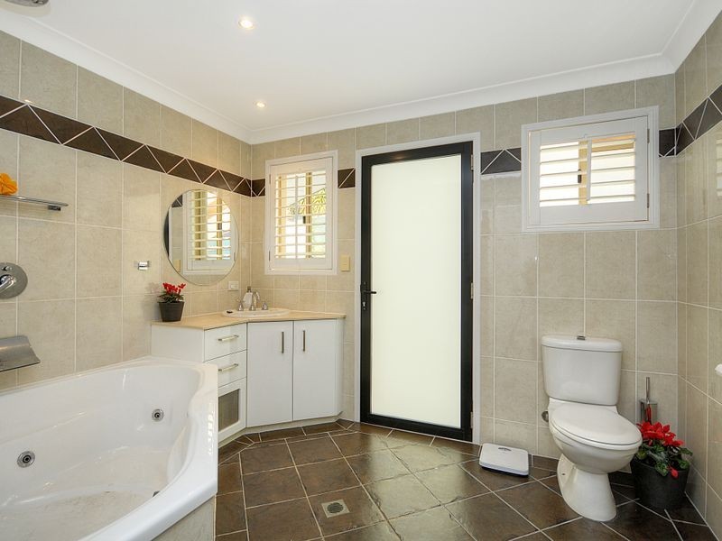 24 Lucania Street, Currumbin Waters QLD 4223