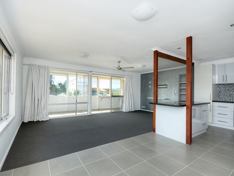 4/2 Twenty Sixth Avenue, Palm Beach QLD 4221