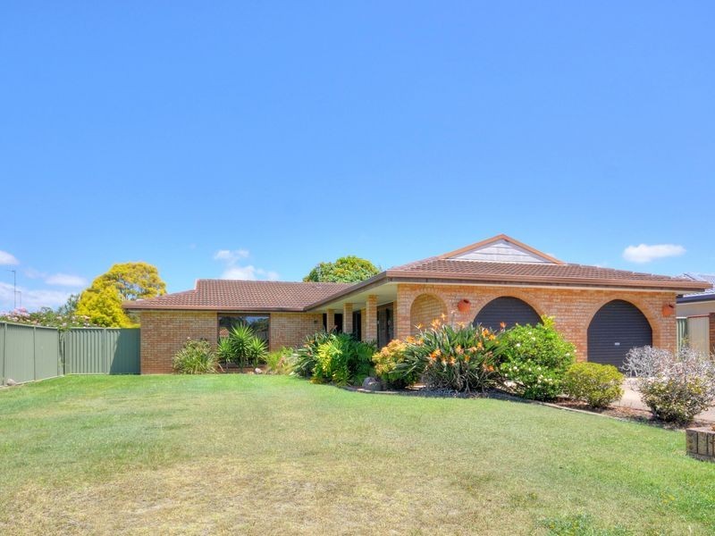 84 K P McGrath Drive, Elanora QLD 4221