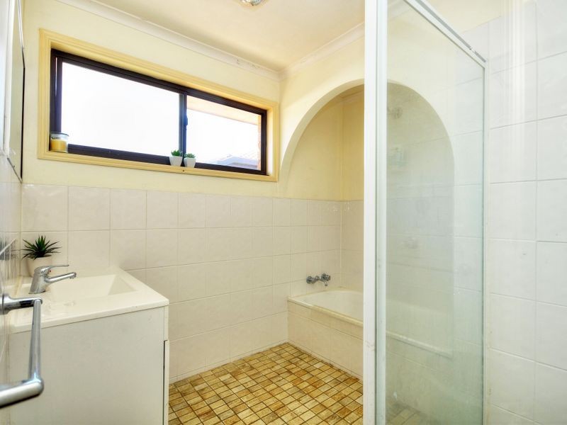 84 K P McGrath Drive, Elanora QLD 4221