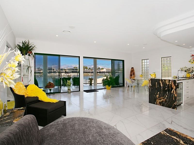 124 Amalfi Drive, Surfers Paradise QLD 4217