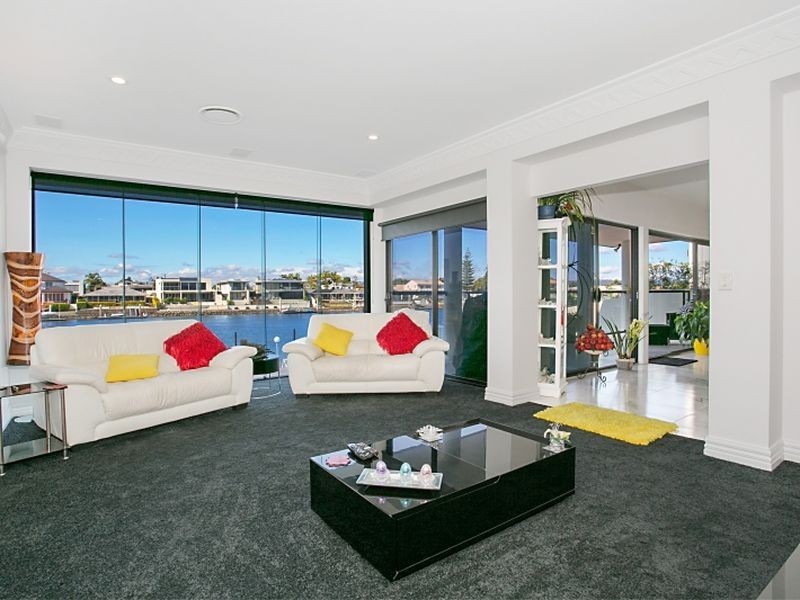 124 Amalfi Drive, Surfers Paradise QLD 4217