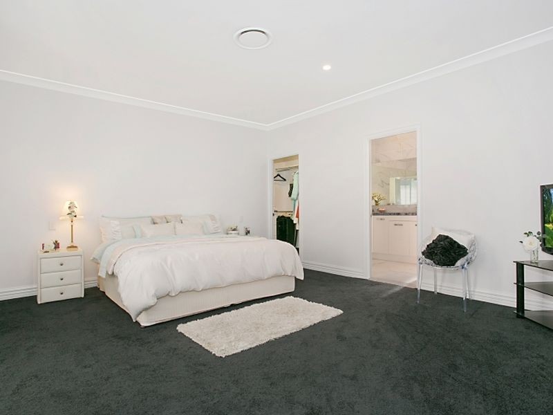 124 Amalfi Drive, Surfers Paradise QLD 4217