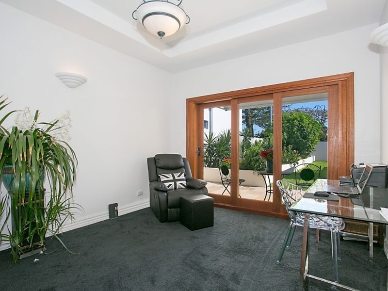 124 Amalfi Drive, Surfers Paradise QLD 4217