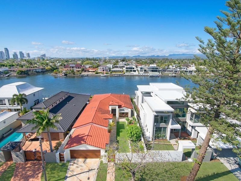 124 Amalfi Drive, Surfers Paradise QLD 4217