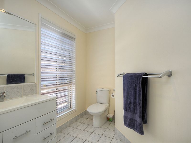 20 Warbler Parade, Varsity Lakes QLD 4227