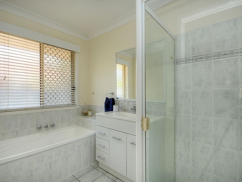 20 Warbler Parade, Varsity Lakes QLD 4227