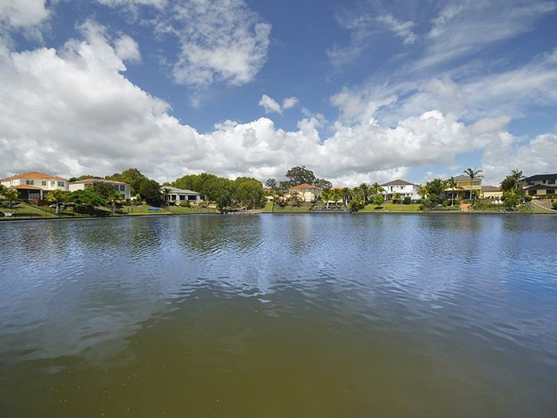 8 Crozet Court, Burleigh Waters QLD 4220