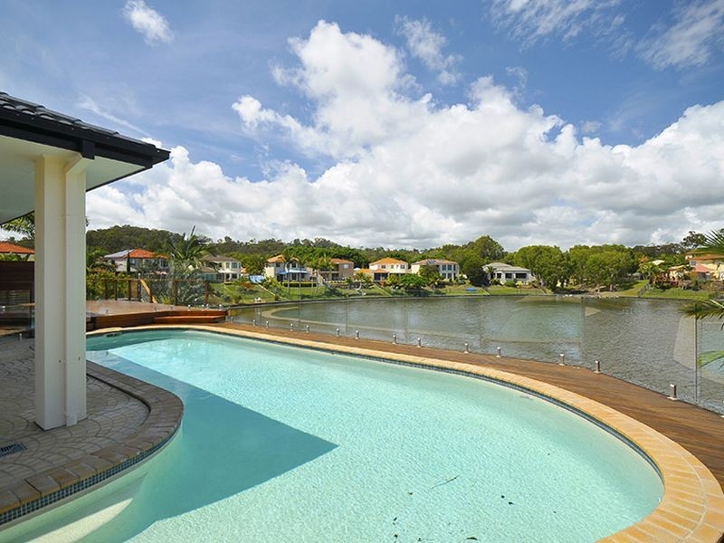 8 Crozet Court, Burleigh Waters QLD 4220