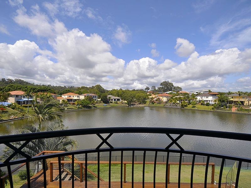 8 Crozet Court, Burleigh Waters QLD 4220