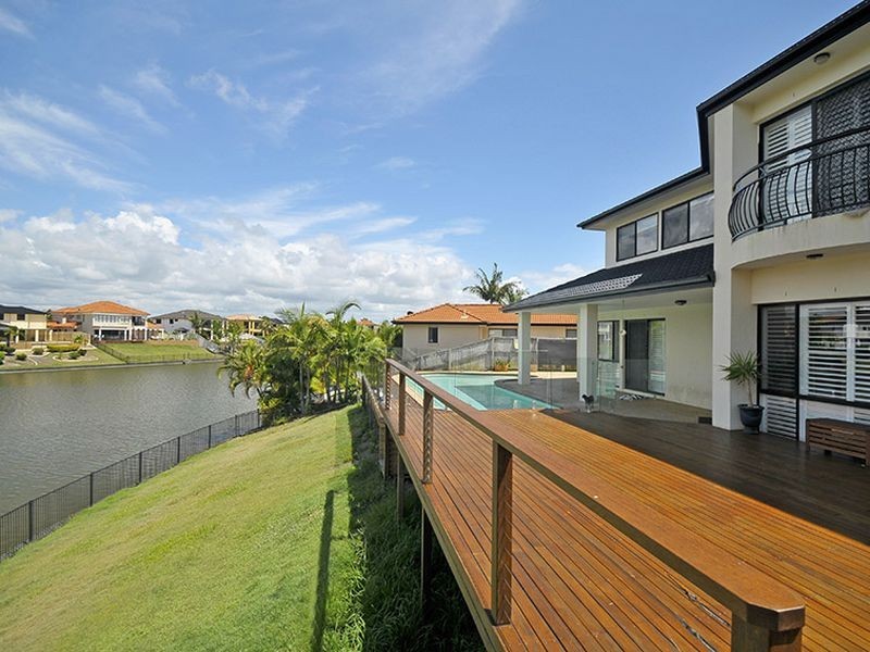 8 Crozet Court, Burleigh Waters QLD 4220