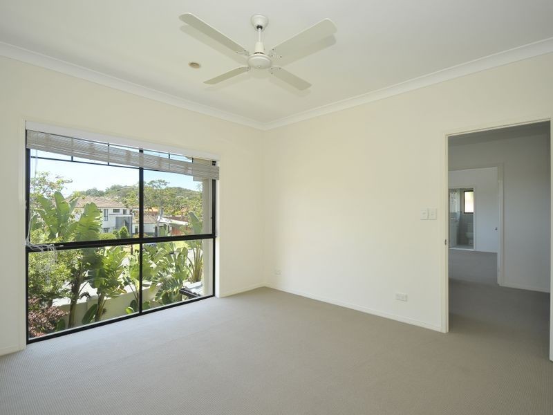 8 Crozet Court, Burleigh Waters QLD 4220