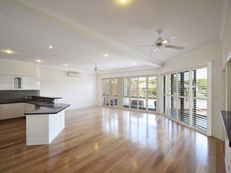 8 Crozet Court, Burleigh Waters QLD 4220