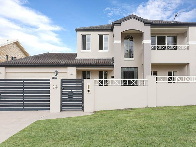 24 Seaview Parade, Elanora QLD 4221