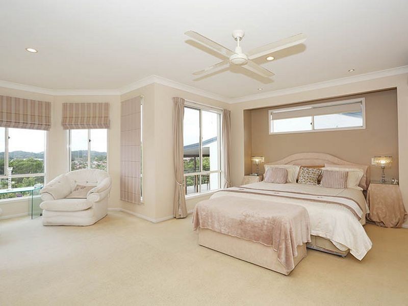 24 Seaview Parade, Elanora QLD 4221