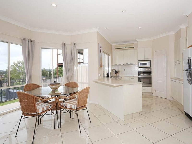 24 Seaview Parade, Elanora QLD 4221