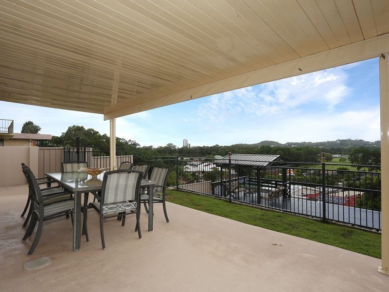 24 Seaview Parade, Elanora QLD 4221